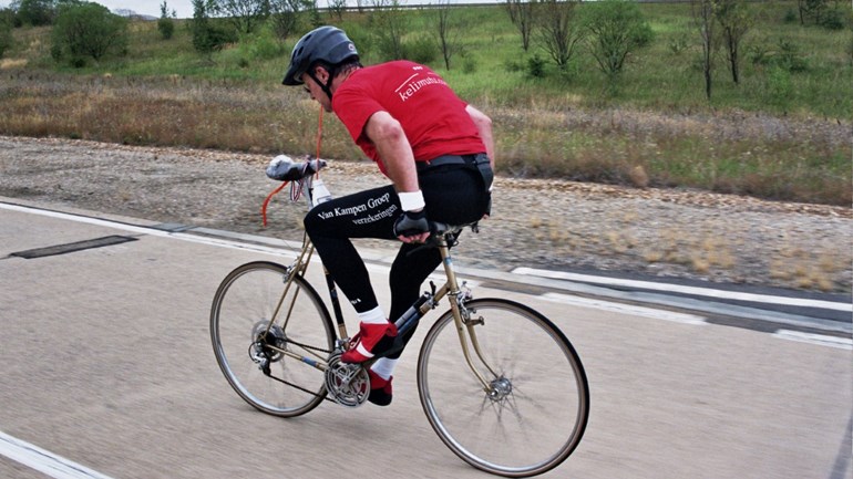 ThuisinGld's tweet photo. Wie fietste medio jaren tachtig 72 km en 436 meter achteruit? Dat is de vraagt voor @GldHelpt. Verder: boete voor gebroken kaak slaan van @debroervanroos , @MijnVitesse bekervoetbalt in Almelo en @kareldejong vertelt @ietsleuks waarom weer vertrouwen heeft in de mensheid .. https://t.co/5SmVR3arjN
