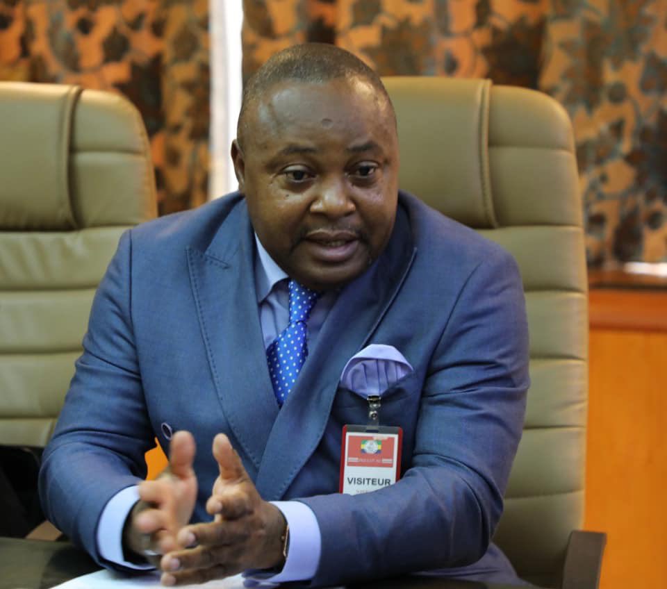 Accord signé pour la stabilité sociale #dialoguesocial #gabon constructif et responsable. Un chronogramme pour l’examen de la réforme du code du travail en vue d’une adaptation aux besoins du marché de l’emploi <a href="/PresidentABO/">Ali Bongo Ondimba</a> <a href="/Pm_JulienNkoghe/">Julien Nkoghe Bekale</a>   <a href="/Comgouv_GA/">Comgouv</a>