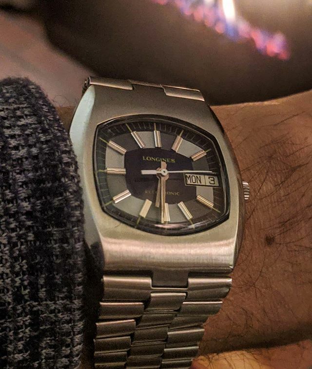 yorktime's tweet photo. Have never worn this #longineselectric before #newbattery #runsgreat #vintagewatch #vintagelongines #notquartz #longines #swisswatches #watchesofinstagram #retro #bluedial sort of #analog has a #balancewheel #fireplace #frigid #weather https://t.co/SGrqc8VHzH https://t.co/Xt4EOElvO4