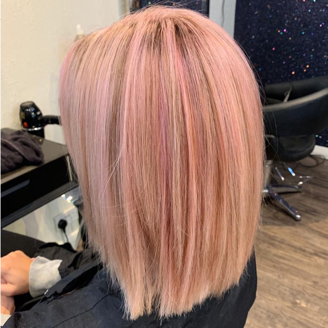 honeycombwirral's tweet photo. 🌷🎀 On Wednesdays we love PINK! 🎀🌷
.
A throwback to one of our fave colour transformations!
.
.
.
#honeycomb #beehairhappy #pinkhair #pink #throwback #hairstylist #haircolourist #wirralsalon #salon #wirral #hair #wella #wellapro #wellaeducation https://t.co/2jmrPF4p4Z