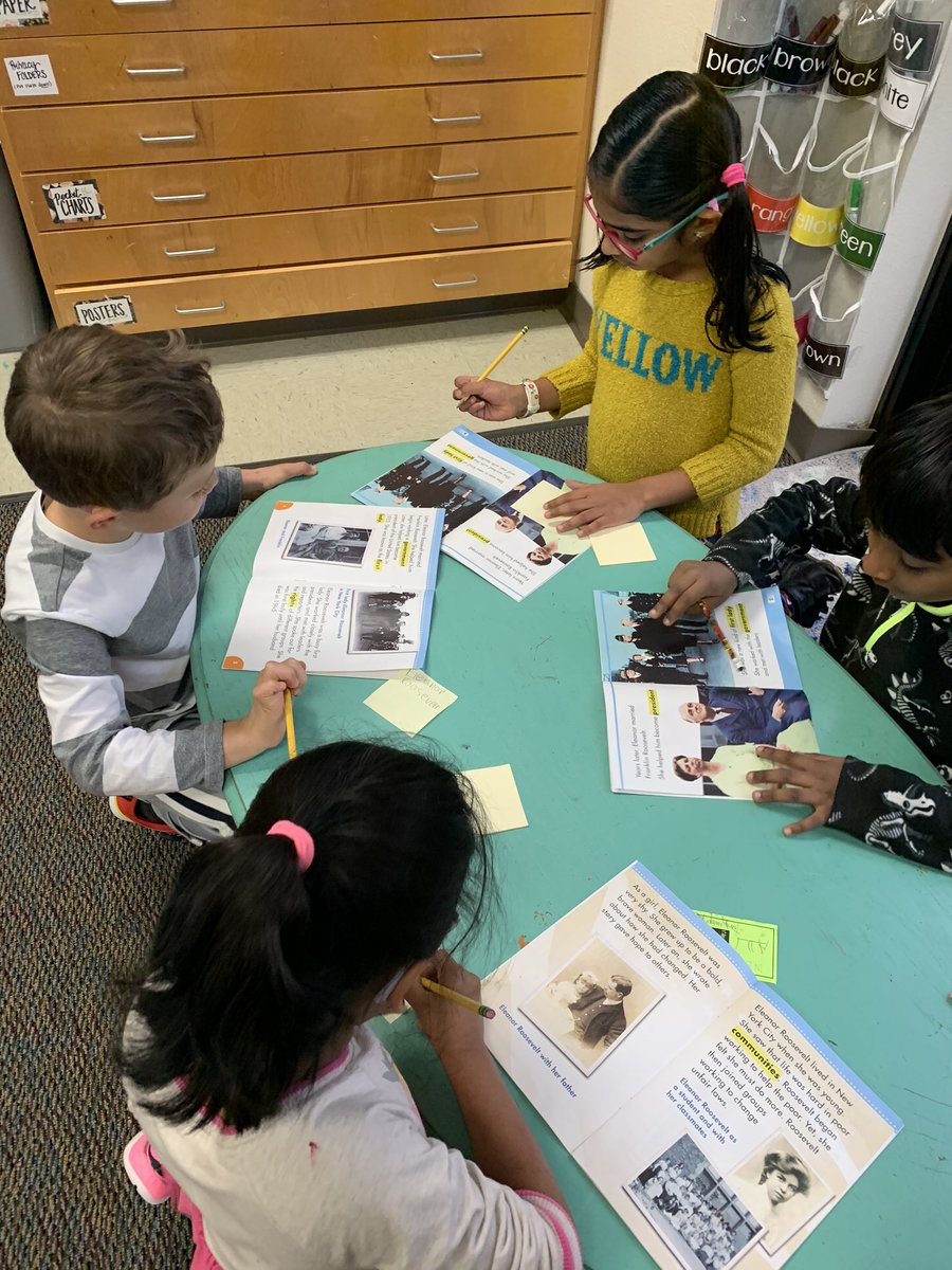 ElementaryNerd's tweet photo. Looking for details in an informational text in order to find the central idea. A big task for such little minds, but they are doing a great job! #beverlylearns @strongbobcats https://t.co/yUuqh8zJfO