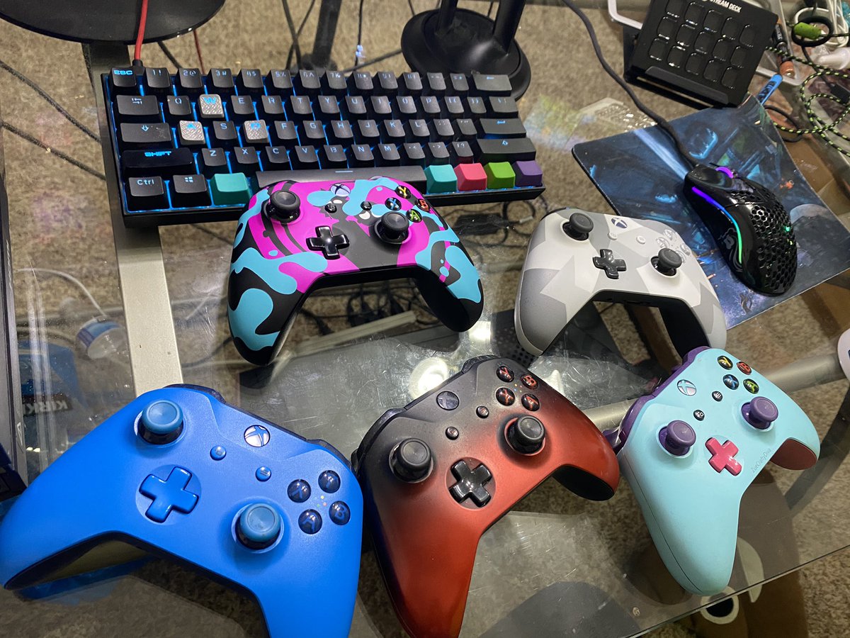 ZueCraftyDiva's tweet photo. Bringing my new CHAOS remote to meet her sistas lol. There are the survival group all the other ones don’t work no more lol #remote #xbox #streamer #gamermoments #mixer #mixerstreamer #xboxremote https://t.co/mOorIvWKg7