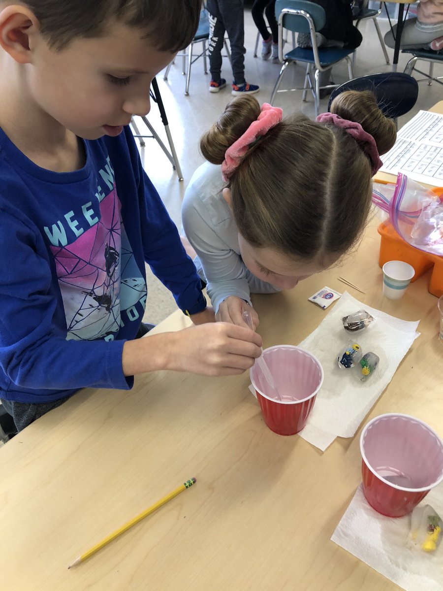It was so cold outside that our LEGO friends got trapped in ice! These excavators formed a hypothesis and then used salt, water, toothpicks and sugar to find the best way to free the LEGO people! Thanks for hosting us @rcontreras2nd