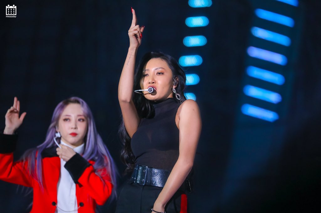 Hwasa_Day's tweet photo. 191225 - sbs 가요대전 
-
𝗮𝗰𝘁𝗶𝗼𝗻
#마마무 #화사 https://t.co/NvvQOJgwfO