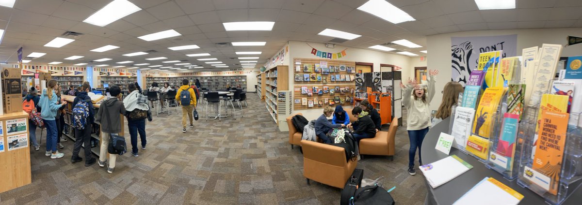 LargoMSLibrary's tweet image. Chilly weather outside means more kids inside the library this morning! Love seeing kids start their day off on a positive (and warm) note! 😀