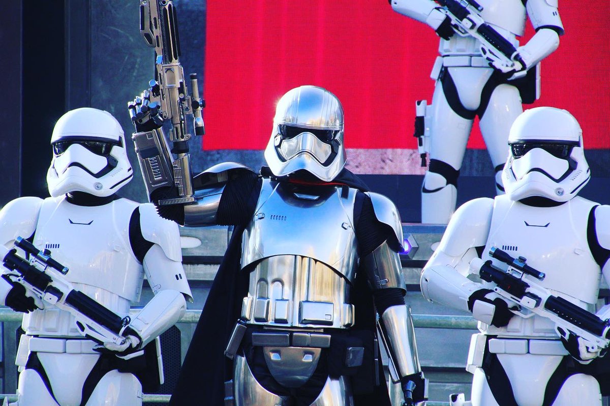 CharactersPBlog's tweet photo. It would not be easy to crush the resistance, but it will be satisfy! 
#captainphasma #phasma #starwars #seasonoftheforce #facetheforce #disneyparks #disneylandparis #waltdisneystudiospark #agalaxyfarfaraway #firstorder #legendsoftheforce #stormtrooper #mystarwarsmoment https://t.co/PU4erBGAyb