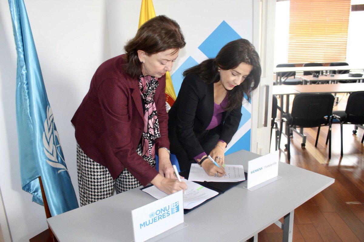 ONUMujeresCol's tweet photo. La innovación es fundamental para que los #ODS lleguen a todas las mujeres y niñas. Hoy ONU Mujeres Colombia y la Fundación Siemens firman acuerdo para impulsar el cambio a través de la tecnología, la innovación y el emprendimiento #GeneraciónIgualdad https://t.co/fG8VGMNJO9
