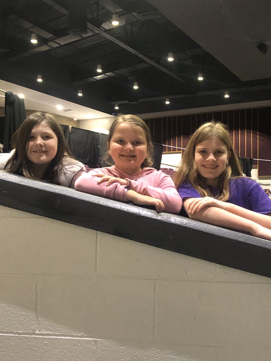 EasleyYrElem's tweet photo. Check out these Easley Eagles eagerly awaiting EOE rehearsals last week! We are proud of our entertainers! https://t.co/L1SlZOKacI