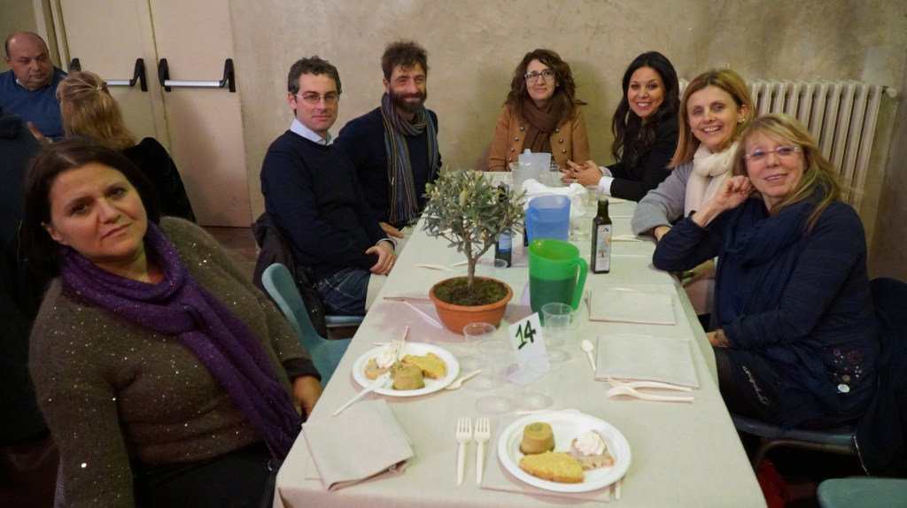 eChiantiTOS's tweet photo. La Fattoria Ramerino raddoppia. È suo, per il secondo anno consecutivo, l'olio extra vergine d'oliva premiato con il concorso “Gocciola d'oro” 2019, il contest organizzato nell'ambito di Prim.Olio, la mostra mercato dell'oro verde… https://t.co/cm4gOGIqCE https://t.co/vhamdqDlZj