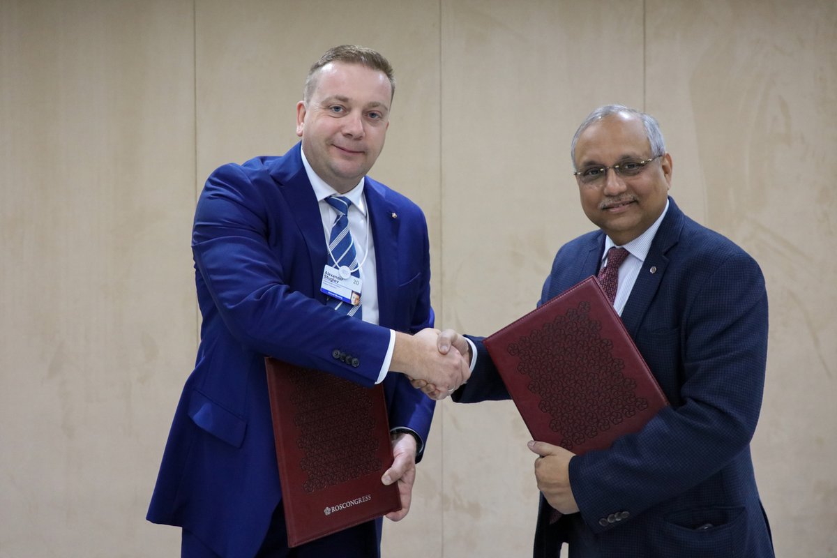 CEO of the Roscongress Foundation A.Stuglev and Director General of the Confederation of Indian Industry C.Banerjee signed a cooperation agreement. This agreement will help strengthen communication between the expert, business and political communities of these countries.