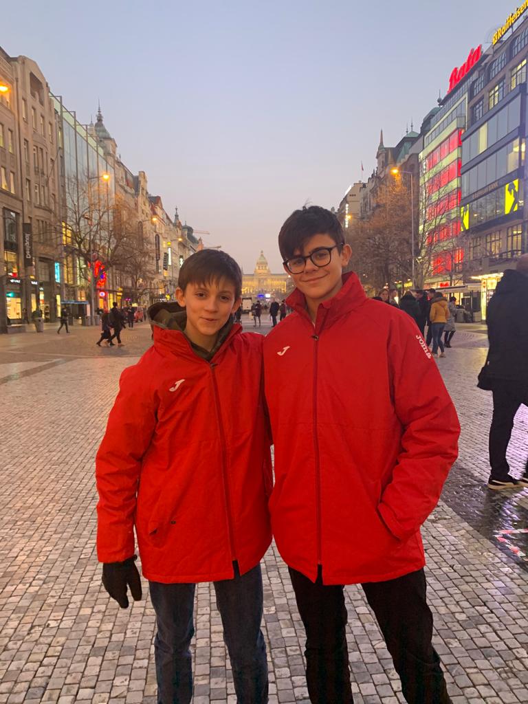 fsquashcv's tweet photo. 🔈 Los hermanos Revert representaron al squash autonómico en la ciudad de Praga 
Torneo europeo de squash junior #CzechJuniorOpen2020 

I"Ernesto Revert y Adrian Revert en el Czech Junior Open 2020"I

👉 🖥 https://t.co/4mDJ8YFEHS

#squash #open #fsquashcv #ClubSquashValencia https://t.co/NfZAvrb8LU