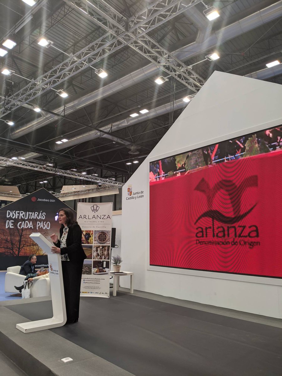 BurgosTur's tweet photo. Pequeñas bodegas, vinos ecológicos, procesos como antaño, una producción seleccionada con un gran cariño detrás... Cata en #Fitur2020 de los vinos de la @RutaVinoArlanza 🍷 burgaleses y con carácter ¿Los has probado ya? #DestinoBurgos #SomosOrigenYDestino https://t.co/9G3uu75s7P