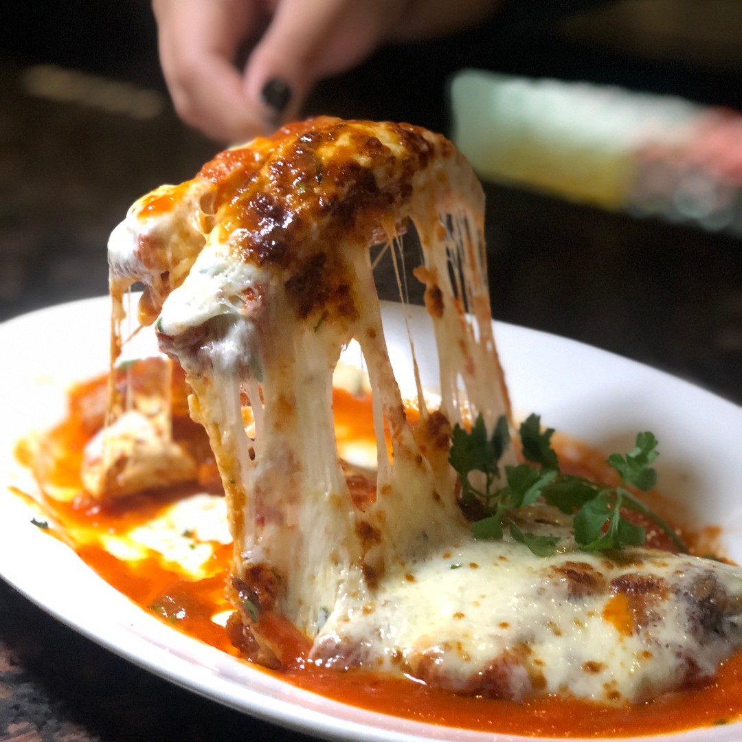 BenandJackSteak's tweet photo. A cheese pull only worthy of our delicious Chicken Parm 🍴😋
.
.
.
.
.
#benandjackssteakhousenyc #benandjacksnyc #eatingnewyork #steakdinner #cheese #cheesepull #nysteaks #nyceating #steakhouse #seafood #chickenparm #comfortfood #dinner https://t.co/DM8LaeTrlX