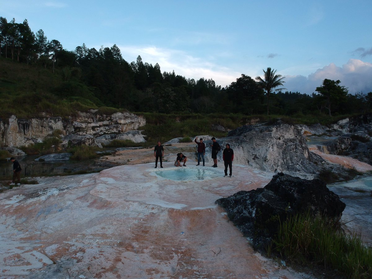 Endra_Jamie's tweet photo. Kerinci-Sumba-Toba, 3 dari jutaan keindahan alam Indonesia #WonderfulIndonesia #kerinci #sumba #toba #tourism #nature https://t.co/8rl1D4yoKc