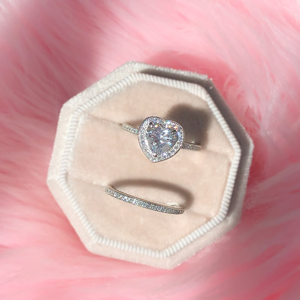 Our #ValentinesDayGifts Guide is here! Light up the world with your love. bit.ly/38t0k1S