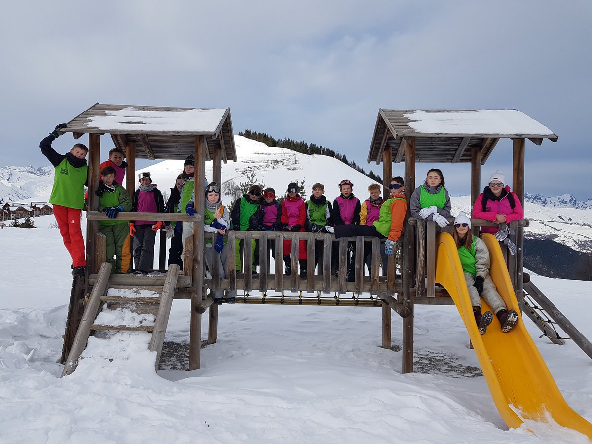 ClgRGoscinny's tweet photo. #Randonnee de ce matin avec le deuxième groupe au col de Molard. 
Un nouvel ami nous a accompagné toute la randonnée : surnommé "Panini". https://t.co/5YKm4Hc8tC