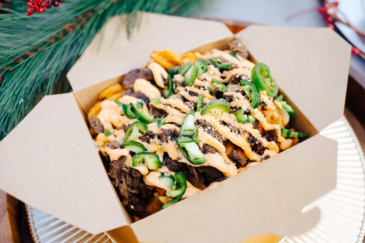 MadDumplings's tweet photo. Don't forget to 'meat' your friends for lunch at Mad Dumplings today! Our bulgogi waffle fries are the perfect mid-week treat to get you through #HumpDay ๐
#FriesTime #ILoveFries #FriedFoodLove https://t.co/VYWW91fadE
