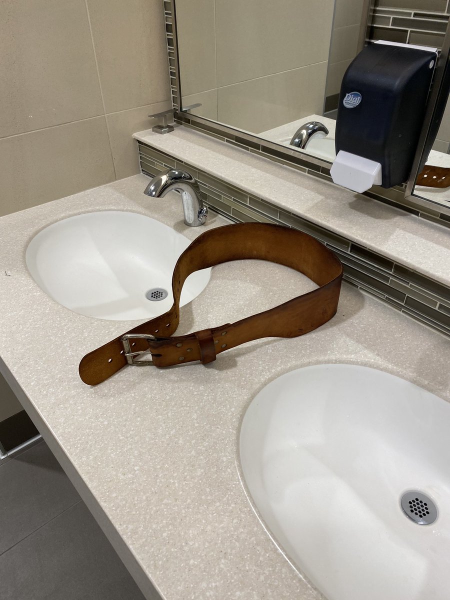 RudyWriter's tweet photo. Somebody kidnapped Ric Flair from the bathroom at the Orlando Convention center. #pgashowproblems https://t.co/UJRNOWapQu