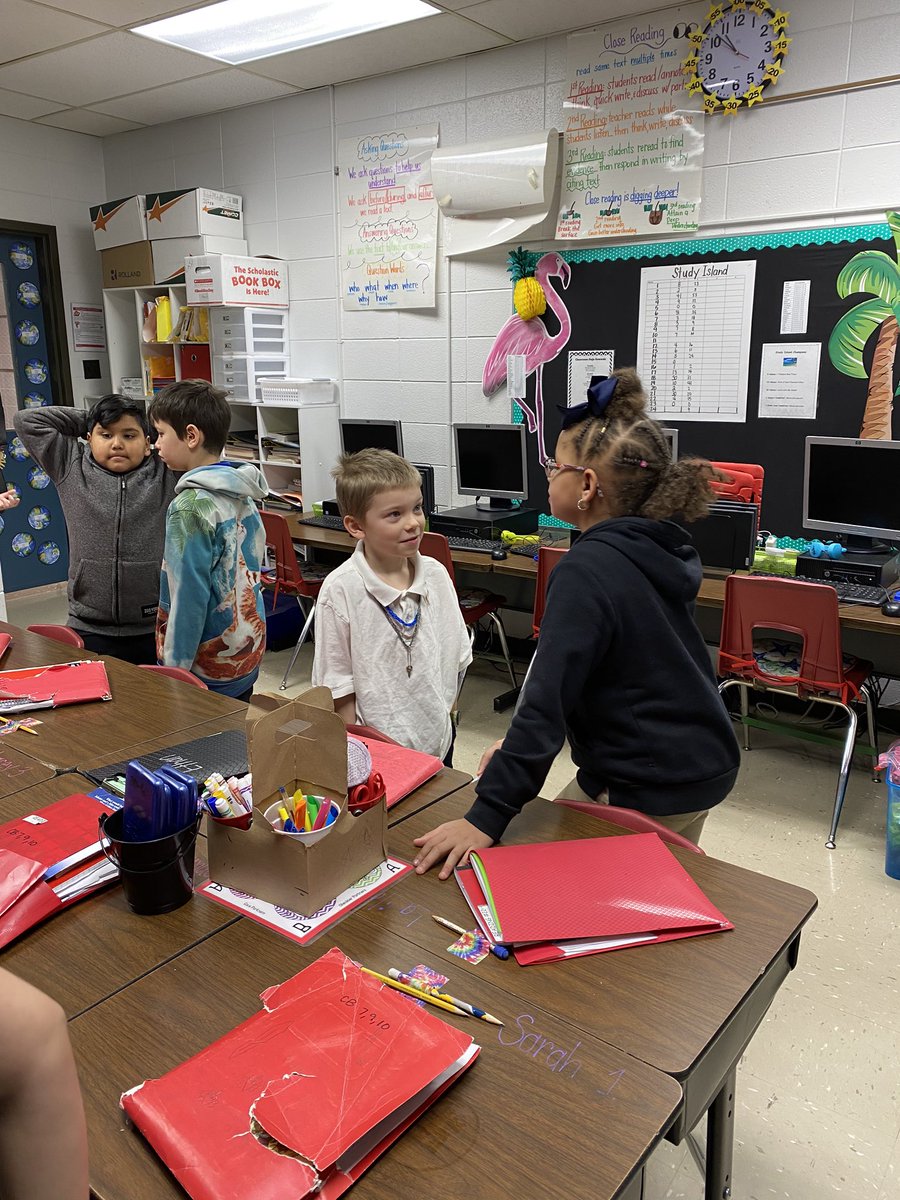 rkeiber3's tweet photo. Using partners to discuss how our perspectives compare to the author in reading. #noworksheetwednesday @EducatorHill @watterson_elem https://t.co/KdNJFdYjd9
