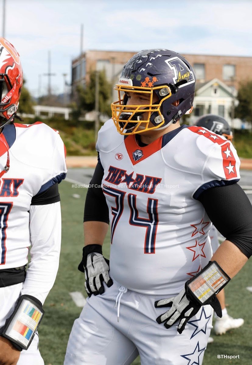breakhudlsports's tweet photo. Congratulations to the Defensive MVP for the BATTLE OF CALIFORNIA SHOWCASE Emmitt Espino. Emmitt balled out during the Bay’s 31- 14 victory over Los Angeles. Congratulations again Emmitt. #BattleofCalifornia #bthsport #breakthrhudlsports #d1studentathlete #collegebound https://t.co/2Hly2O6Bpw