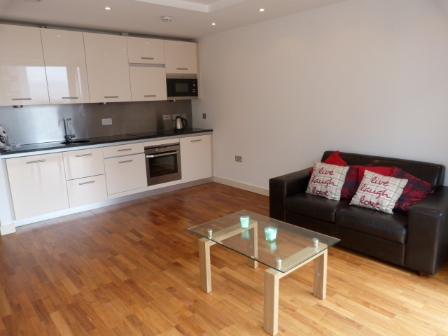 BeyondResi's tweet photo. #Forlet: A one bedroom apartment located on the 8th floor of the City Lofts development. 

- £750.00 pcm
- High quality contemporary furnishings
- Local transport links and amenities
- Available end of February

More details - call 0161 222 8852 or email enquiries@beyondresi.com https://t.co/ep0cUFmUFm