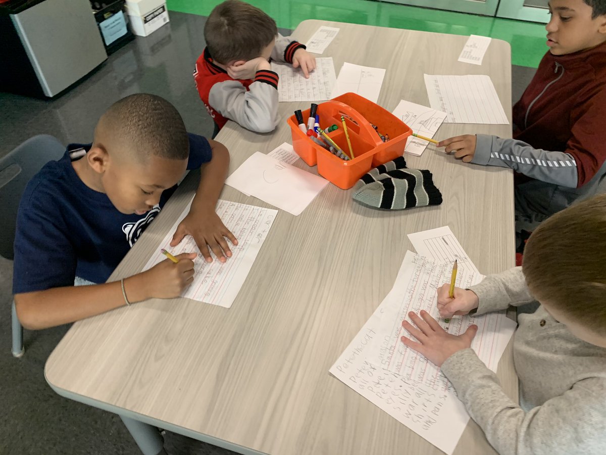 bilbao_tabitha's tweet photo. Students taking ownership #BCESFirsties #firstgrade #Retell #focused https://t.co/tx5E6HQhRc