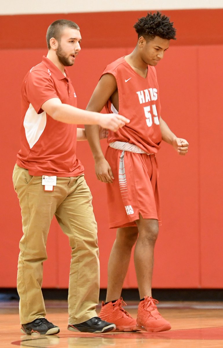 The unsung heroes! Athletic Trainers💯