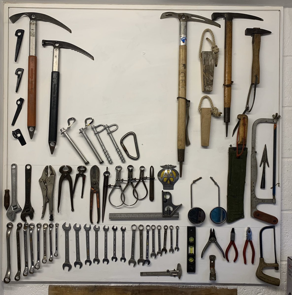 NigelVardy's tweet photo. The #boardofjoy continues... #toolboard #vintage #ocd https://t.co/WFWnnHvCjJ