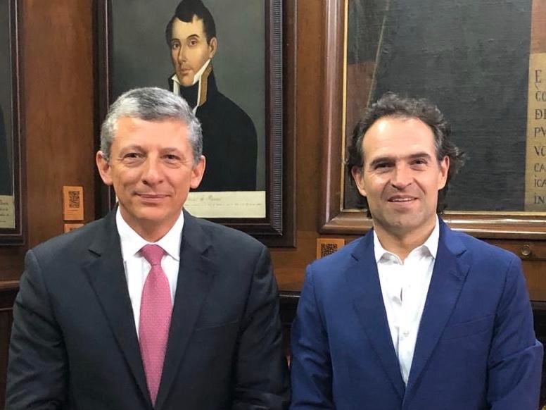 alejandrocheyne's tweet photo. Encuentro y diálogo con el ex alcalde de Medellín, @FicoGutierrez, en nuestra @URosario. https://t.co/T5quGSGcWF
