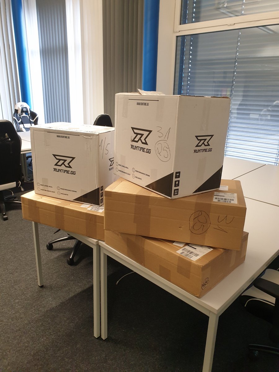 Rapid_Lan's tweet photo. Was kam den da an ? 😊🥳

Noch einmal vielen Dank an unseren Partner @RuntimeGG , @Runtime_Global für die erneute Lieferung.

Für die Community die morgen anreisen wird, ist auf jeden Fall genügend #RuntimeGG vor Ort.

Besucht uns gerne  auf https://t.co/f038Q8kfg0 https://t.co/AwO6EQD1mW