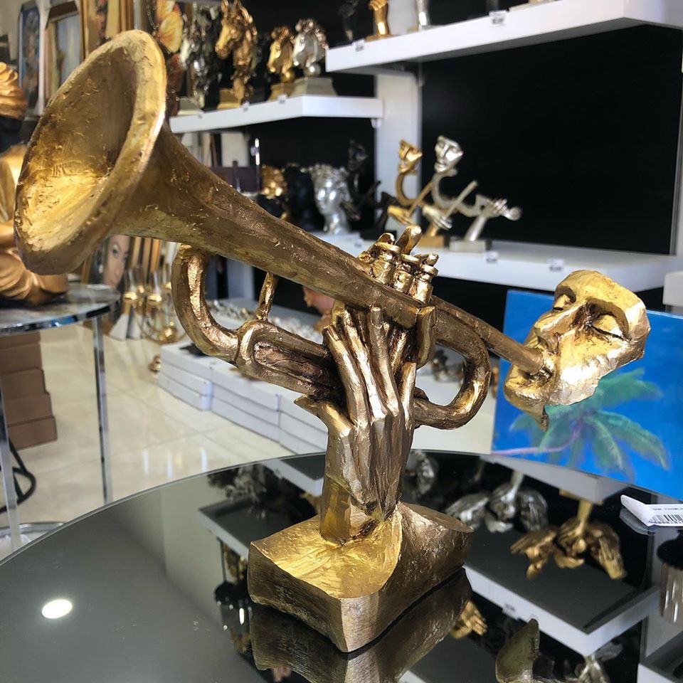 Ev ve ofislerde çok şık duracak dekor objesidir
Boy 27 En 32 cm
#modevturkey #evim #evimevimguzelevim #evdekorasyonu #dekor #dekorasyonönerileri #home #myhome #decoration #decor #içmimar #içdekorasyon #içdizayn #içdekor #içtasarım #saksafonheykel #heykel #müzik #müzikaletleri