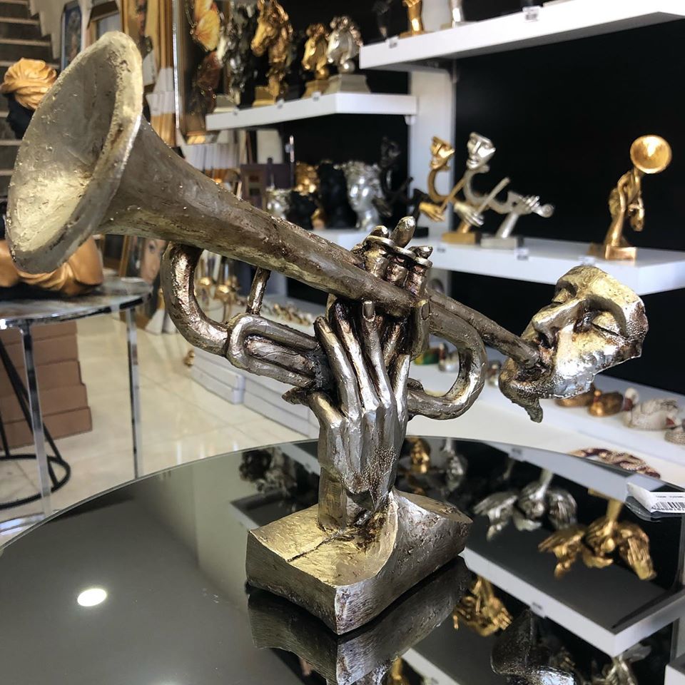 Ev ve ofislerde çok şık duracak dekor objesidir
Boy 27 En 32 cm
#modevturkey #evim #evimevimguzelevim #evdekorasyonu #dekor #dekorasyonönerileri #home #myhome #decoration #decor #içmimar #içdekorasyon #içdizayn #içdekor #içtasarım #saksafonheykel #heykel #müzik #müzikaletleri