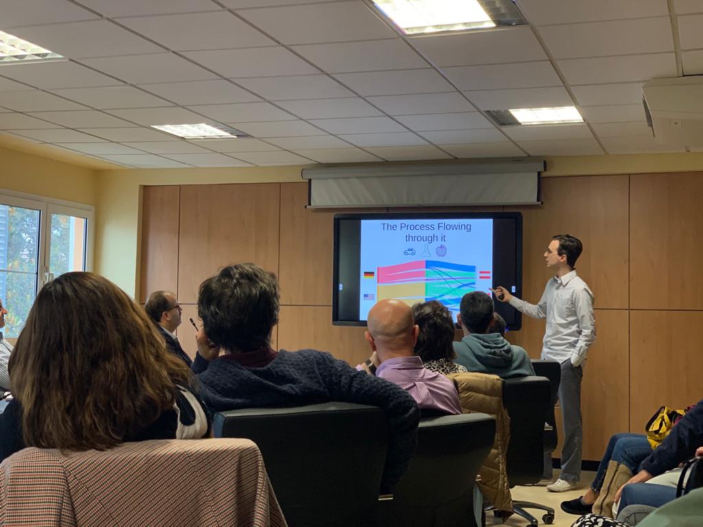 EmergeCanarias_'s tweet photo. Jornada de lujo escuchando a @mikk_c  y conectando con @BettencourtLuis desde la @UChicago y cómo mejorar la vida en las ciudades #SmartCities 
@cienciacanaria @AyuntamientoLPA @ulpgc @EmergeCanarias_ https://t.co/yqyv0RXZcO