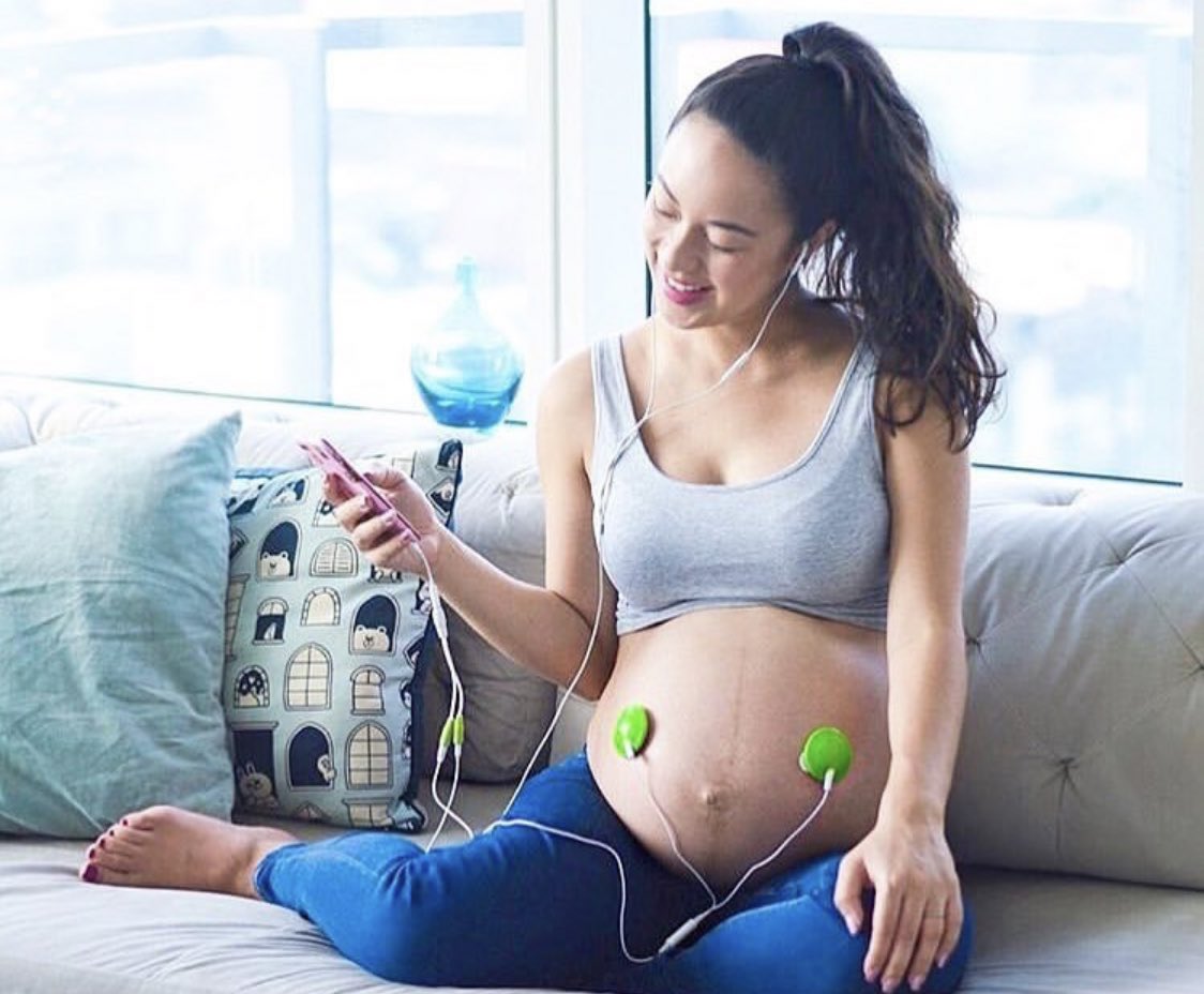 WavHello's tweet image. Have you used #BellyBuds? What were your favorite songs to listen to and play for baby? Comment below 🎶