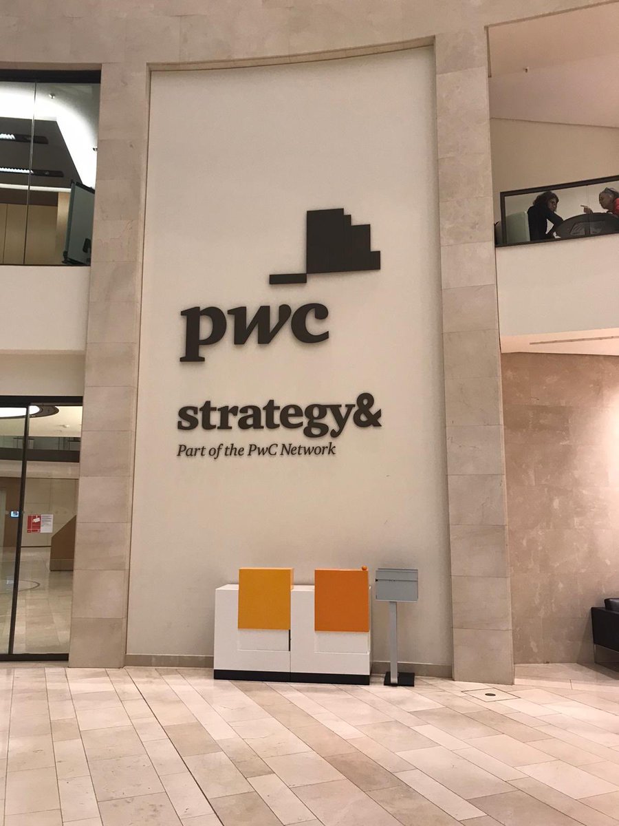 gd_women's tweet photo. Look who is our host for tonight’s #GlobalAfterwork in #GDWinFRA @pwc_career_de . We will talk about „Corporate Digital Responsibility“ Who is here? #GDWxPwC https://t.co/d1hbaHkfkQ