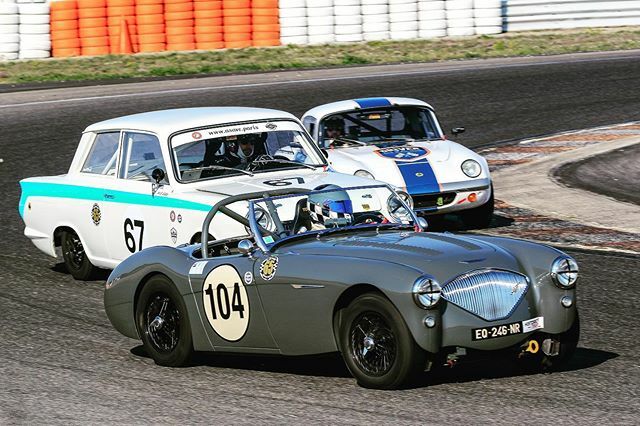 ⭐️Asave Racing 6️⃣5️⃣
•
Le plateau Asavé Racing 65 apporte une véritable valeur ajoutée au Championnat en réunissant des autos à l’historique irréprochable, issues des années 50 à 65 et permet à de magnifiques « anciennes » de rejoindre les pistes pour l… ift.tt/2RfPgzs