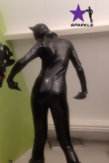 1 pic. My new suit of @REGULATIONstore has finally come in!
I'm so happy with it, it fits perfectly!