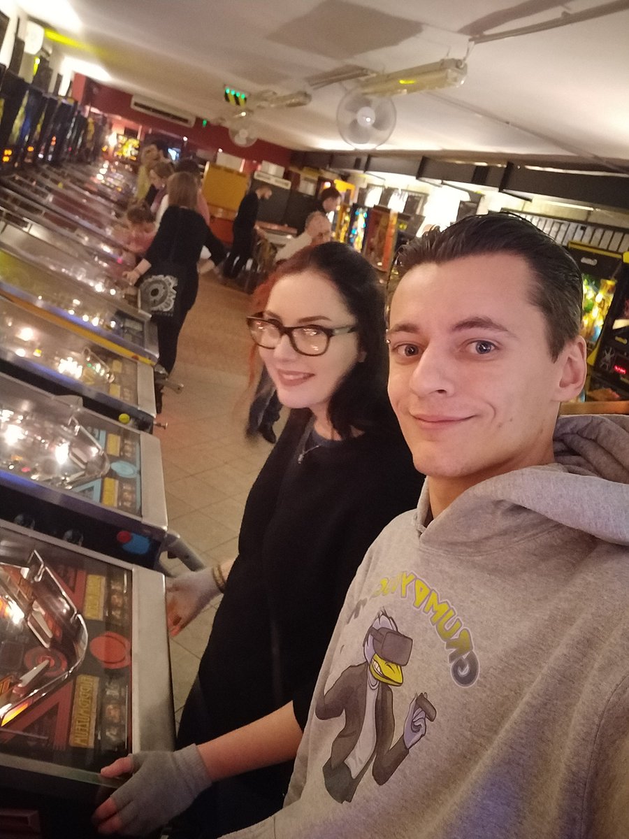 CadetGrumpyDuck's tweet photo. GrumpyDuckVR is doing some old school gaming with the pinball machines! @jackblack eat your heart out! ๐
๐
.
#budapest #pinball #oldschool #grumpyduckvr #youtuber #gamingchannel #VirtualReality #jablinski https://t.co/MGLjG9b7LI