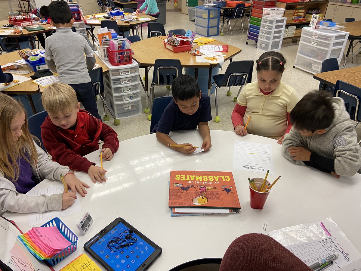 MrsVollrathCCPS's tweet photo. We chose our favorite SSYRA Jr. book to create our 2020 Literacy Week Reading Fair projects! We started identifying and describing the story elements of our books today. @PoincianaCCPS @collierschools @CrazyBookLadies @FloridaLiteracy #FLCelebratesLiteracy #ssyrajr https://t.co/NDwpBwAhnw