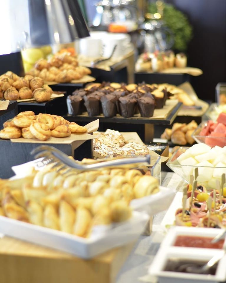 CentroWaha's tweet photo. Book your meeting with us and enjoy the best coffee break in town
احجز اجتماعك الخاص و استمتع بخدمة لا تقارن في العاصمة الرياض
#centrowaha #rotanahotels #riyadhfood https://t.co/dkNpwxOiZ6