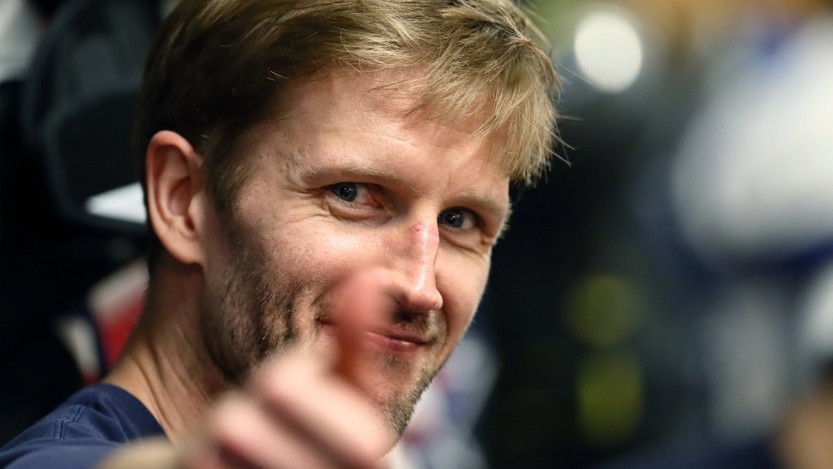 I morgon firar Sebastian Karlsson 550 tävlingsmatcher i LHC-tröjan! Det tänkte vi uppmärksamma innan matchen, så kom till Saab Arena och fira "Sebbe"!

Här hör du honom själv berätta om milstolpen; bit.ly/37k8Y2u

Biljett bokar du enklast på biljett.lhc.eu!