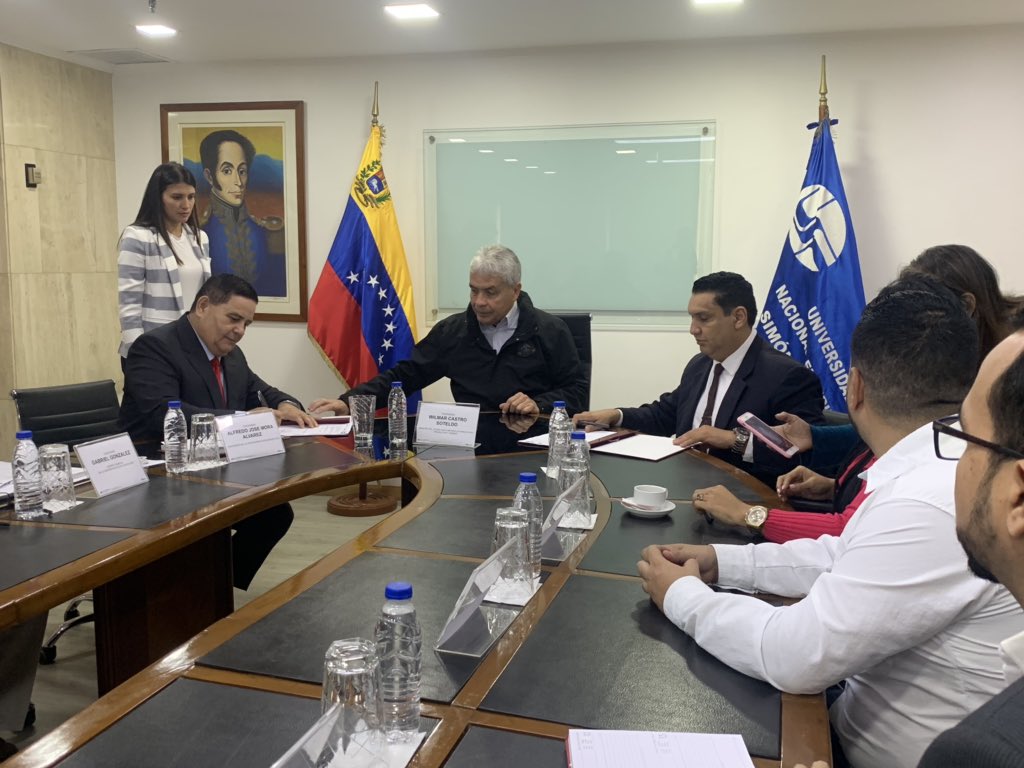 Iniciamos los festejos de los 46 años de fundación de nuestra universidad experimental Simón Rodríguez con la firma de convenio con la corporación del café y nuestra universidad desde despacho ministro Castro soteldo !!