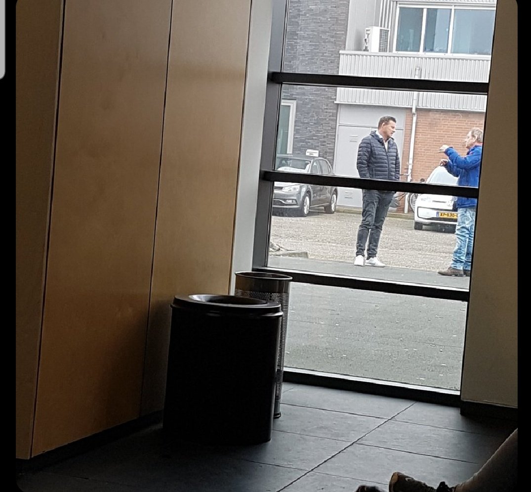 GAE_TillIDie's tweet photo. #JohnStegeman gespot bij @CBRcommunicatie door @PeterHoltmaat van RTV Oost. Zou Johnny daar een één of andere cursus hebben #peczwolle #gaeagles https://t.co/k0SzFs0DS6