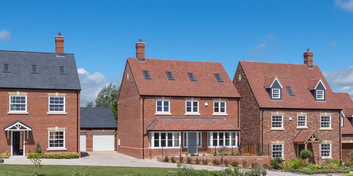 granarydev's tweet image. Featured Property: Plot 10 - #VictoriaHeights #Melbourn #Hertfordshire.
5 Bed Detached House, 4 Bathrooms, 3 Receptions, 2484ft².
This brand new property is currently our show home. Every luxury feature we offer comes as standard!
Visit granarydevelopments.com/zgvd for more details.