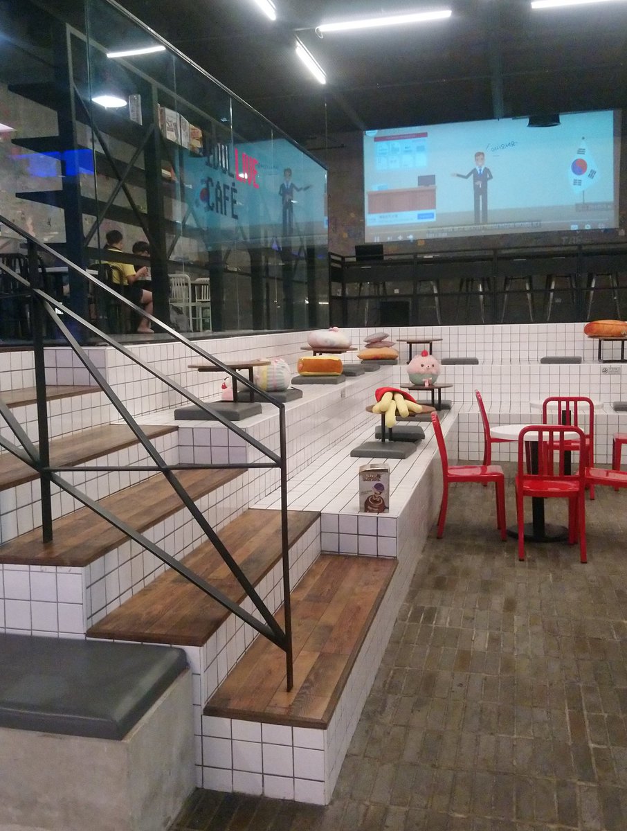 tsaiori's tweet photo. 🌟I finally got to see BTS brick live cafe in show DC (Bangkok)!🌟 https://t.co/Xyg8uw704i