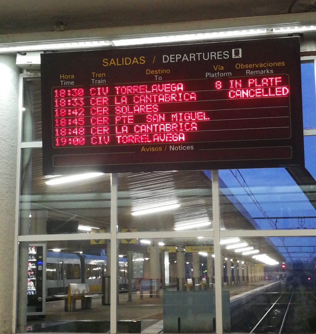 adrian_mov's tweet photo. 🛤 El transporte público no será nunca competitivo con el transporte privado si continúan las cancelaciones y los retrasos en la red de cercanías. Me uno al llamamiento por un trato digno a los usuarios de tren. #SOSTrenCANT https://t.co/dAeVwQ5ZfF