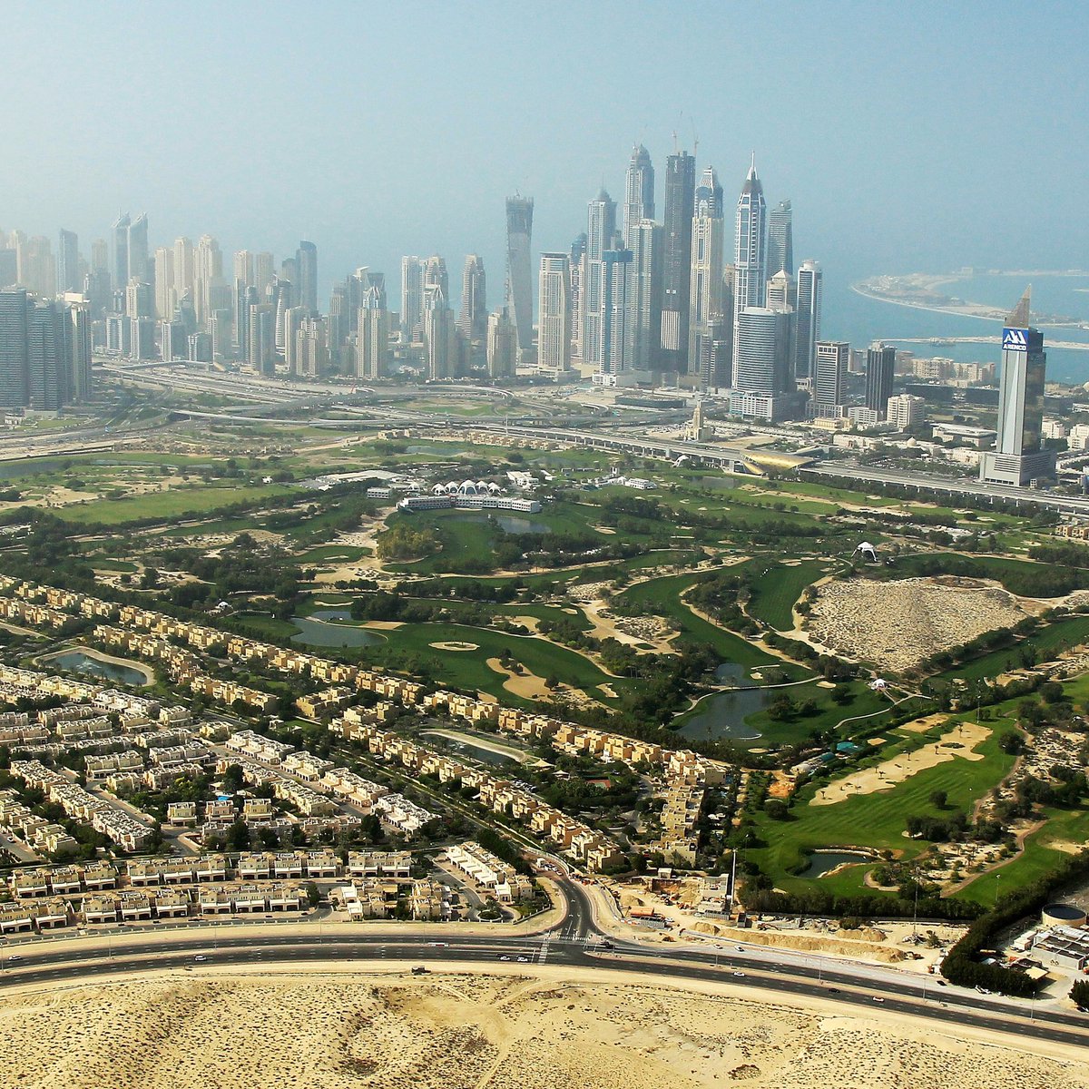 GolfDigest's tweet photo. Dubai has changed a lot since 1990. 😳 https://t.co/1TNmmJi6SW