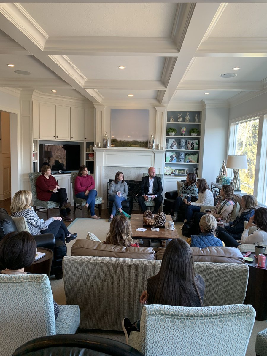 SnyderHallie's tweet image. Always great to collaborate with @timothymwagner. Thank you for your positive leadership @USC_High_School!#PrincipalAdvisoryCouncil