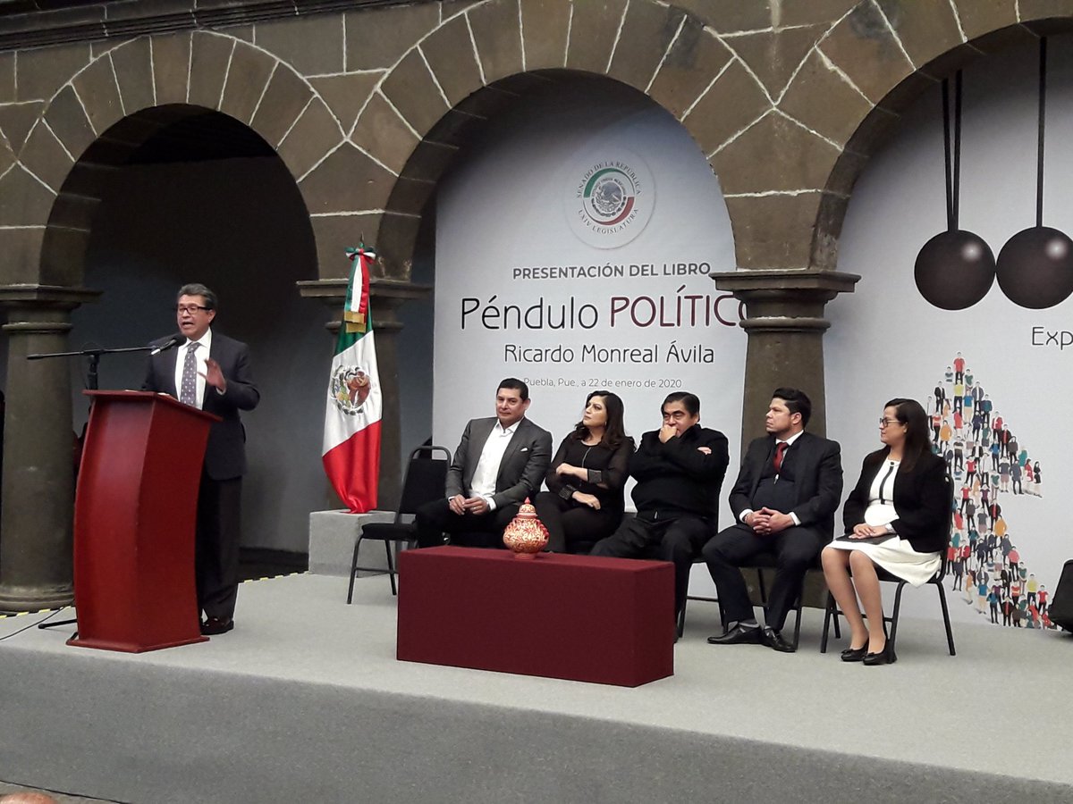 GerardoPGarcia's tweet photo. @RicardoMonrealA Presenta el libro #PenduloPolitico en compañía del gobernador @MBarbosaMX en la ex cancha de San Pedro, asisten el senador @armentaconmigo la edil @RiveraVivanco_ el diputado @Biestro @Foro21 https://t.co/g2rvP3m4RY