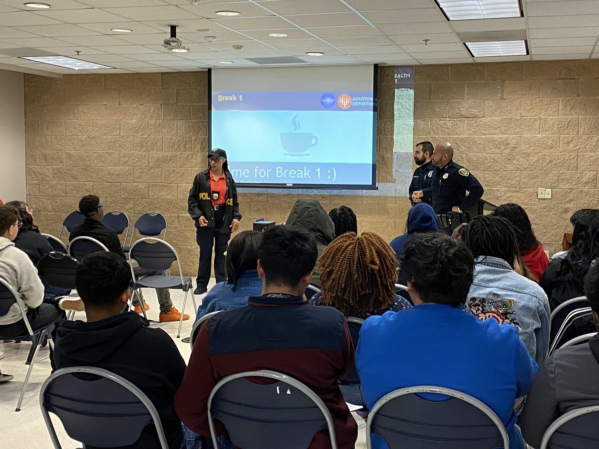 Peacekeepers training with <a href="/OnTimeHISD/">On-Time Grad Academy, An HISD Program</a> scholars, <a href="/TAPSAcdmy/">TAPS Academy</a>, &amp; <a href="/houstonpolice/">Houston Police</a>. Today’s topics included: Traffic stop expectations, safe driving, and a better understanding between our youth and law enforcement! Thank you for caring! <a href="/NakeiaPittman/">Nakeia Pittman</a> @HISD_Wraparound